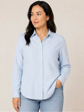 Universal Thread Women’s Blue Relaxed Fit Button Down Shirt NWT Medium